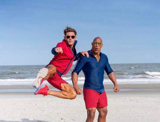 Cặp đôi “trời đánh” Zac Efron – The Rock trong Baywatch Đội Cứu Hộ Bãi Biển