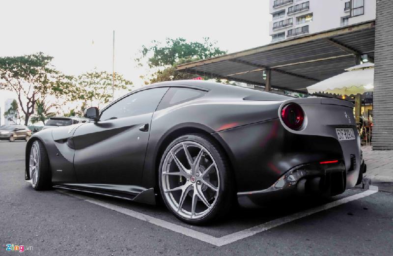 Ngoài F12, trong bộ sưu tập của doanh nhân phố núi còn có một chiếc Ferrari 488 GTB và một chiếc Huracan màu vàng. 