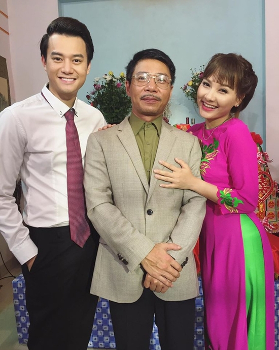 Trong bộ phim này, Anh Dũng vào vai chồng của Thủy Tiên - cô con gái thứ 2 của NSUT Công Lý. Thế nên Sống chung với mẹ chồng là bộ phim thứ 2 mà nam diễn viên trẻ và NSƯT Công Lý có duyên làm bố vợ - chàng rể.