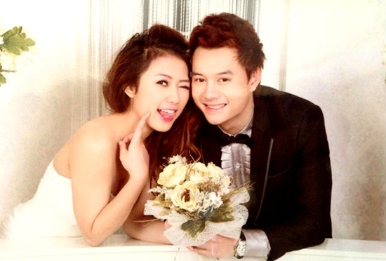 Trang Cherry lần thứ 2 làm vợ Anh Dũng  Trong Khi người đàn ông góa vợ bật khóc, Trang Cherry vào vai Thủy Tiên - cô con gái thứ 2 của NSƯT Công Lý và cũng là vợ của Anh Dũng. Đến phim Sống chung với mẹ chồng, hot girl này vào vai Diệp - nhân vật được cho là nàng dâu thứ 2 sẽ khiến bà Phương khốn khổ.  Anh Dũng và Trang Cherry từng kết hôn trong 