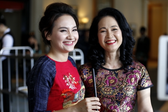 Bảo Thanh và NSND Lan Hương có mối duyên nợ từ trong phim đến ngoài đời  Không chỉ là những người đồng nghiệp ăn ý trên phim trường...  Bảo Thanh từng tham gia lồng tiếng cho nhân vật Cynthia trong Tuổi thanh xuân 2. Cô từng chia sẻ: 