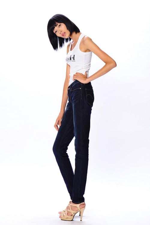 Sau khi đăng quang ngôi vị quán quân Việt Nam Next Top Model 2011, cô bắt đầu làm mới bản thân, không ngại thử sức với các phong cách độc lạ. Từ một cô gái gày gò, có phần quê mùa, Thùy đã hoàn toàn lột xác sở hữu thần thái lạnh lùng, sang chảnh, đậm chất fashionista.