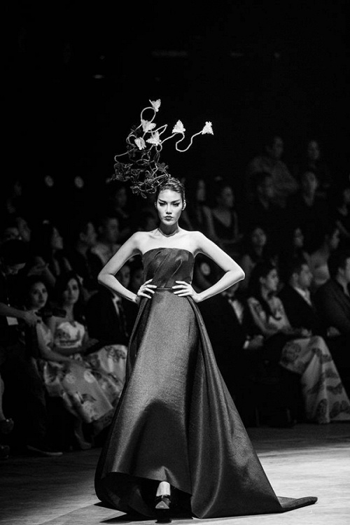 Xuất hiện trên rất nhiều show diễn trong và ngoài nước, khả năng và kinh nghiệm catwalk của Lan Khuê cũng không phải “dạng vừa”.