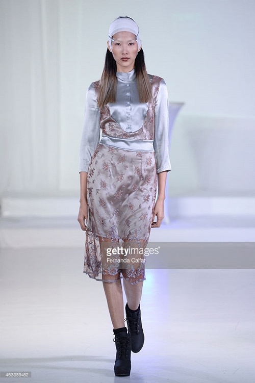 Từ sàn diễn trong khuôn khổ London Fashion Week cho đến NewYork Fashion Week cũng không vắng mặt Hoàng Thùy.