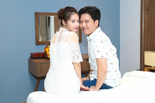 Cách đây vài ngày, Trường Giang vừa hạnh phúc tổ chức tiệc sinh nhật mừng tuổi 34 cùng Nhã Phương, đồng thời chính thức nhận bàn giao căn biệt thự trị giá 15 tỷ đồng mà anh vừa tậu ở Phú Quốc.
