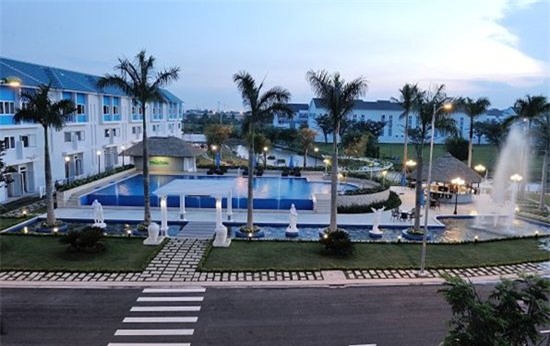 Khu biệt thự liên kế sân vườn ở quận 9 với 279 căn là một trong những dự án nổi bật nhất của công ty bất động sản do anh em Lý Hùng nắm giữ cổ phiếu.