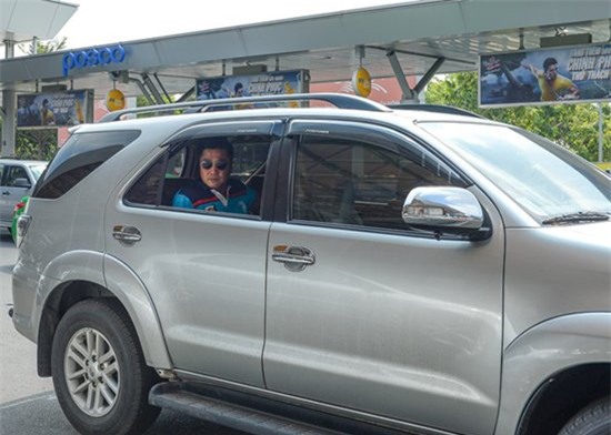 Đây là chiếc xe Lý Hùng gắn bó một thời gian dài, cùng anh ‘chinh chiến’ khi đi diễn từ Bắc chí Nam.