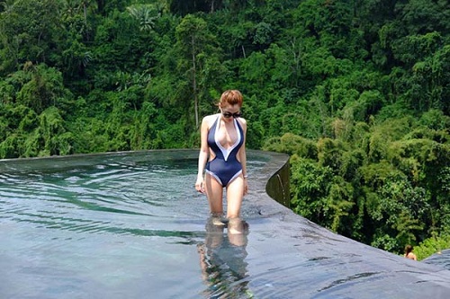 Cùng ngắm những hình ảnh bỏng mắt của cô nàng hot girl Thảo Ngọc nhé.