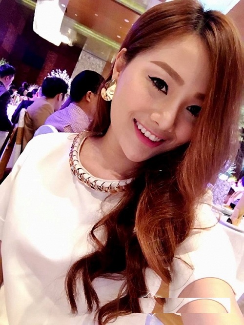 Thảo Ngọc nổi bật với làn da trắng không tì vết