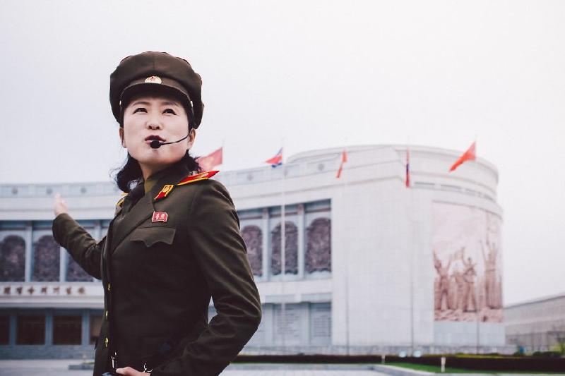 Các tour du lịch ở Triều Tiên thường đưa du khách đến một số địa điểm nhất định. Khách cũng không được tự do đi lại.