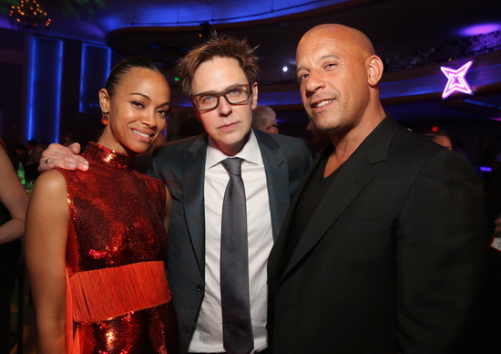 Vin Diesel chụp ảnh cùng Zoe Saldana (Gamora) và đạo diễn James Gunn
