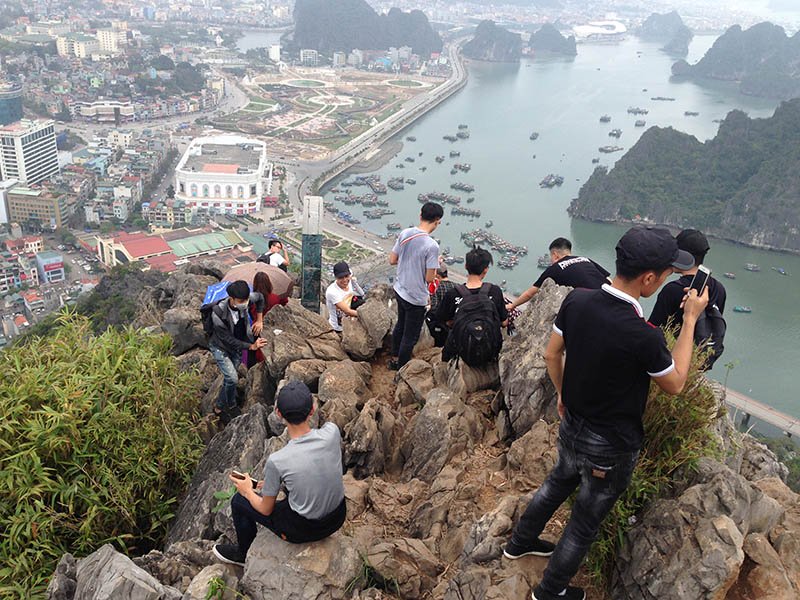 núi Bài Thơ, nóc nhà Hạ Long, Quảng Ninh, giới trẻ