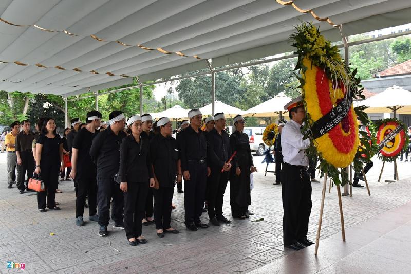 Xuân Bắc, Công Lý lặng người tiễn biệt nghệ sĩ Duy Thanh hình ảnh 1 Đám tang diễn viên Duy Thanh bắt đầu vào lúc 15h30, nhưng từ 15h nhiều nghệ sĩ Việt đã có mặt ở Nhà tang lễ Bộ Quốc Phòng để nhìn mặt người đồng nghiệp lần cuối.