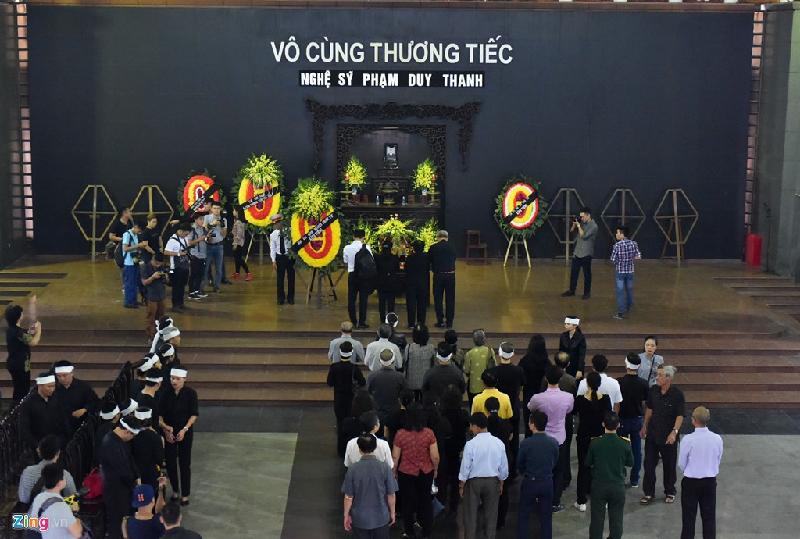 Xuân Bắc, Công Lý lặng người tiễn biệt nghệ sĩ Duy Thanh hình ảnh 2 Nghệ sĩ Duy Thanh trút hơi thở cuối cùng vào 19h35 ngày 14/4 tại Bệnh viện Ung bướu Hà Nội sau 5 năm chống chọi với hai căn bệnh ung thư phổi và ung thư thực quản.