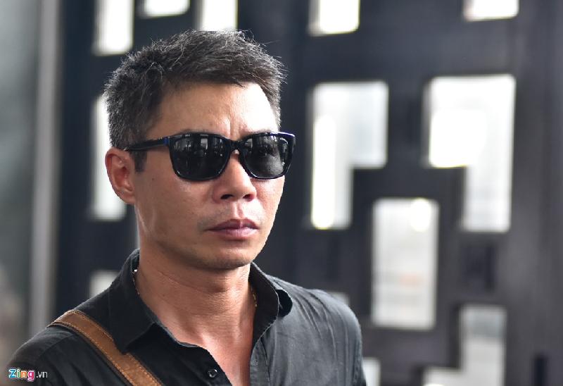 Xuân Bắc, Công Lý lặng người tiễn biệt nghệ sĩ Duy Thanh hình ảnh 8 Công Lý trầm ngâm tại lễ tang nghệ sĩ đàn anh. Vài ngày trước khi diễn viên Duy Thanh qua đời, Công Lý đã đến thăm ông tại bệnh viện cùng Xuân Bắc, Vân Dung.