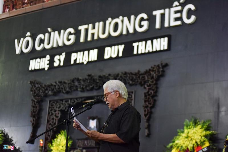 Xuân Bắc, Công Lý lặng người tiễn biệt nghệ sĩ Duy Thanh hình ảnh 15 Nghệ sĩ Đức Trung là người đọc điếu văn trong lễ truy điệu. Nội dung điếu văn nhắc lại những vai diễn để đời của diễn viên Duy Thanh, đồng thời bày tỏ niềm tiếc thương, sự mất mát to lớn của tập thể Nhà hát Tuổi trẻ.