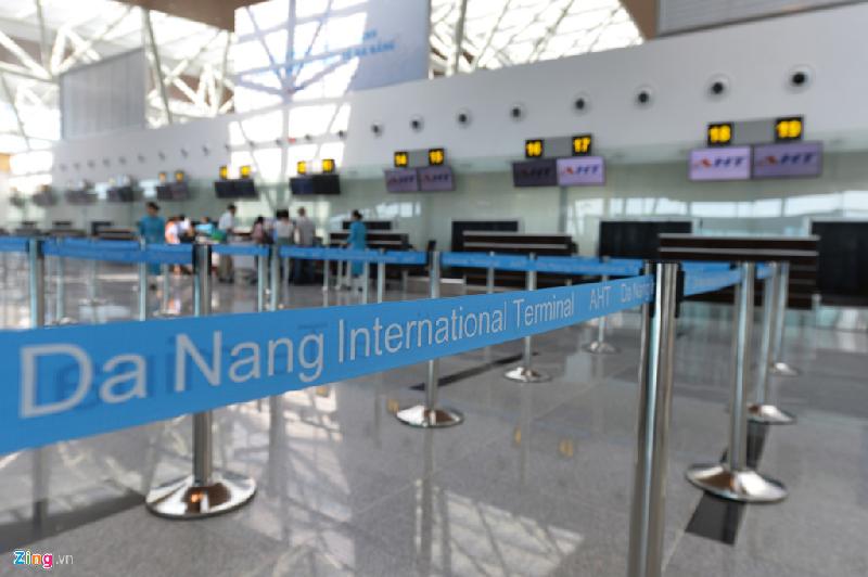 Toàn cảnh nhà ga quốc tế Đà Nẵng 3.500 tỷ sắp khánh thành hình ảnh 9 Trong đó có 3 quầy làm thủ tục cho khách hạng thương gia (quầy số 20, 21, 22) nằm gần chính giữa hai khu vực check-in. Ngoài ra, các hãng hàng không có thể mở rộng thêm quầy làm thủ tục tại cánh phải khi cần.