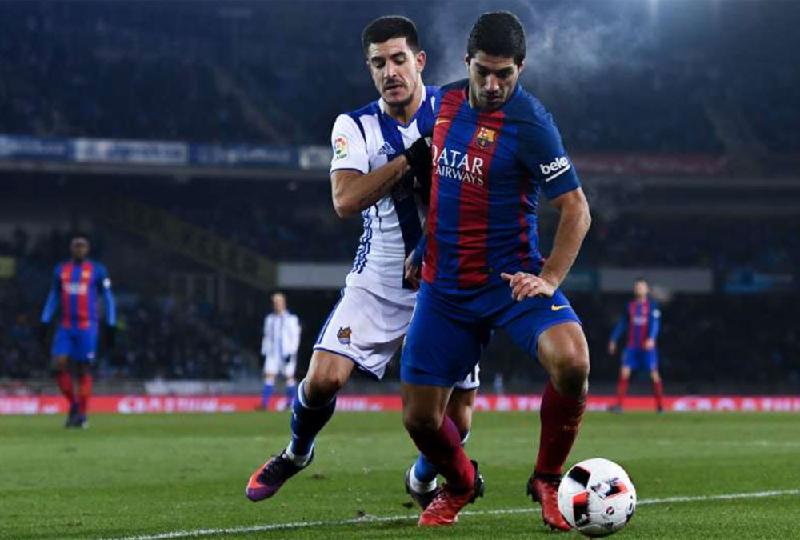10 ngoi sao canh tranh giay vang chau Au mua nay hinh anh 7 Luis Suarez (48 điểm): Chân sút người Uruguay lập cú đúp cho Barca cuối tuần qua. Anh nâng tổng số pha ghi bàn cho đội bóng xứ Catalan lên 24 tại La Liga. Tuy nhiên, khả năng Suarez bảo vệ danh hiệu giày vàng châu Âu thực sự khó khăn khi kém đồng đội Messi tới 18 điểm (48 so với 66).