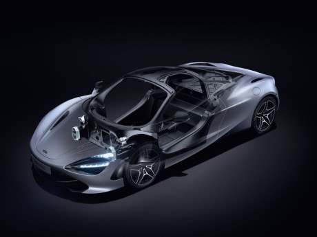… và động cơ twin-turbo V8 4.0 lít tái thiết kế.