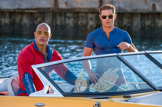 Cặp đôi hoàn hảo từ ngoại hình đến “nội dung” sẽ bùng nổ mùa hè năm nay với Baywatch Đội cứu hộ bãi biển