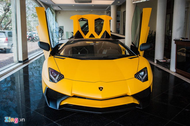 Lamborghini Aventador LP 750-4 SuperVeloce Roadster có giá trên 2 triệu USD tại Việt Nam. Ảnh: Thế Hưng.