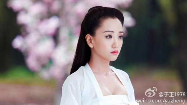Nét đẹp trong sáng, đáng yêu của Dương Dung khi nhập vai Tô Liên Y (Chế tạo mỹ nhân).  Sở hữu khuôn mặt búp bê cùng đôi mắt to tròn, mặc dù đã bước sang tuổi 35 nhưng Dương Dung vẫn nhận được nhiều lời mời quảng cáo cho các sản phẩm làm đẹp. Thậm chí, nữ diễn viên còn cho xuất bản cuốn sách chia sẻ về những tip làm đẹp của bản thân.