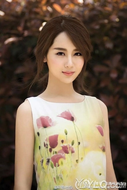 Sao nhí nổi tiếng trong bộ phim Nhà có trai có gái.  Tuy nhiên, dù là sao nhí hay diễn viên trưởng thành, gương mặt bầu bĩnh trẻ con của Dương Tử vẫn không hề thay đổi, và có lẽ khuôn mặt tròn cùng đôi mắt biết cười cũng là điểm nhấn làm khán giả yêu thích cô nhiều hơn.