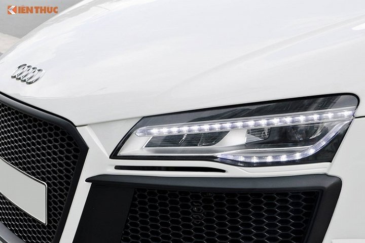 Cản sau của Regula Tuning đã khiến cho chiếc Aud R8 
