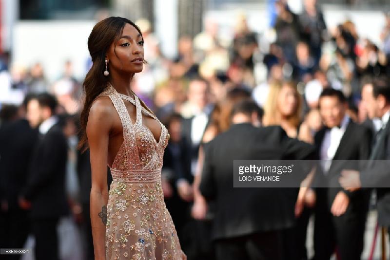 Ba cap doi 'dot nong' tham do Cannes ngay thu 6 hinh anh 9