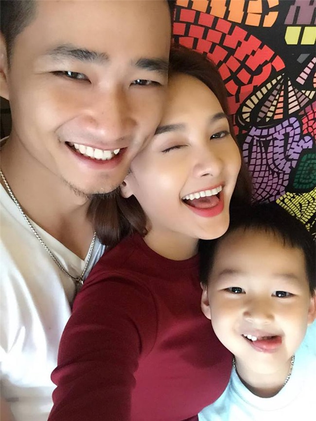 Bảo Thanh - nữ diễn viên chính trong phim Sống chung với mẹ chồng sinh năm 1990. Ngay khi còn ngồi trên ghế giảng đường, Bảo Thanh đã lên xe hoa và sinh con - một quyết định ảnh hưởng khá nhiều đến sự nghiệp của nữ diễn viên.  Hiện tại, Bảo Thanh đang có cuộc sống hạnh phúc bên người chồng công tác trong ngành công an và là mẹ của một cậu con trai kháu khỉnh. Nữ diễn viên Sống chung với mẹ chồng từng trải lòng về người bạn đời: 
