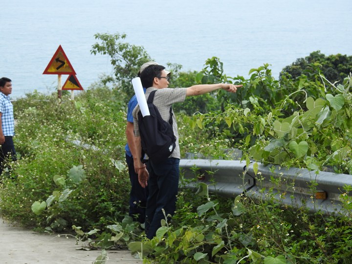 Bất ngờ gặp Phó Thủ tướng V​ũ Đức Đam khoác ba lô khảo sát Sơn Trà