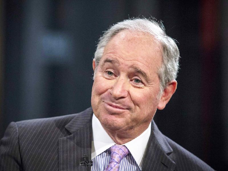 Stephen A. Schwarzman, CEO của Blackstone, tốt nghiệp thạc sĩ Quản trị Kinh doanh năm 1972. Là giám đốc của công ty cố vấn tài chính danh tiếng, Schwarzman sở hữu khối tài sản 11,6 tỷ USD. Ông có mối quan hệ mật thiết và thường xuyên trao đổi với Tổng thống Trump. Ảnh: Reuters.