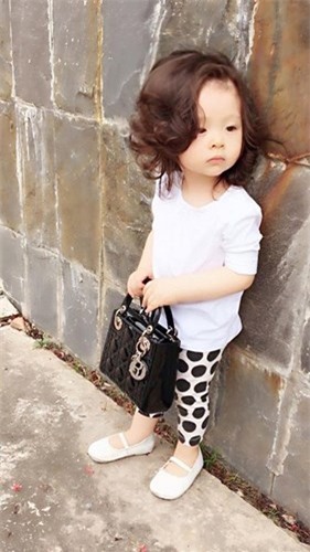 Bé Cathie Mộc Trà - Con gái Elly Trần