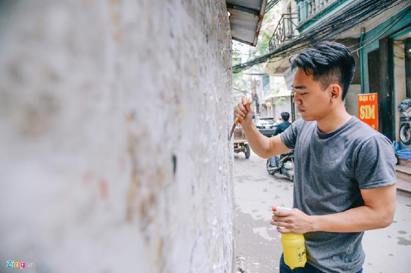 Ban đầu nhóm của ông Paul chỉ gồm một vài người là học viên trong lớp tiếng Anh. Về sau, thấy hành động ý nghĩa, nhiều người dân sống ở phường Trung Hòa và các khu vực lân cận cũng hào hứng tham gia. Hoàng Mạnh Đức (học viên lớp tiếng Anh) chia sẻ: “Mình đã tham gia công việc này một tuần nay. Trước đây, vào buổi chiều mình thường hay đi tập thể dục nhưng giờ mình đến đây giúp thầy. Việc làm này mình coi như vừa tập thể dục lại làm cho môi trường sạch sẽ hơn”.
