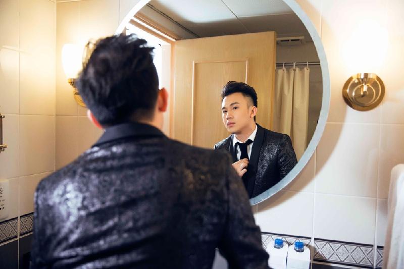 Chúng tôi là những người nghệ sĩ, để ghi lại những kỷ niệm và chia sẻ cùng mọi người thì không gì ý nghĩa và trọn vẹn hơn bằng một dự án âm nhạc. Với chúng tôi “14 năm 9 tháng” như một quyển nhật ký được ghi bằng những giai điệu giàu cảm xúc và những ca từ đẹp và không thể thật hơn…