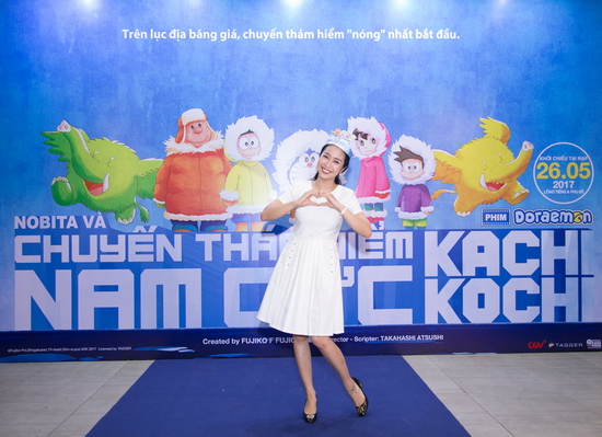 MC Ốc Thanh Vân nhí nhảnh tạo dáng