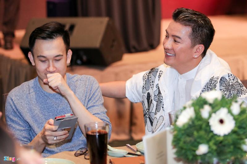 Mr. Đàm không bình luận về tin đồn mà úp mở: 