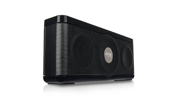 TDK Life on Record A34 hỗ trợ cả kết nối Bluetooth, NFC cũng như kết nối 3,5 mm thông thường và đi kèm viên pin sạc, giúp người dùng có thể sạc ngay sau khi nghe nhạc liên tục 8 giờ. 