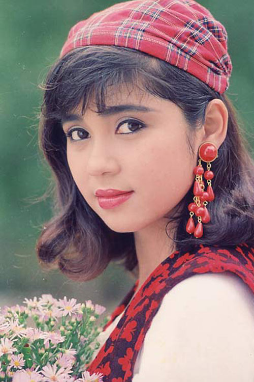Việt Trinh xinh đẹp mặn mà thách thức thời gian và tuổi tác