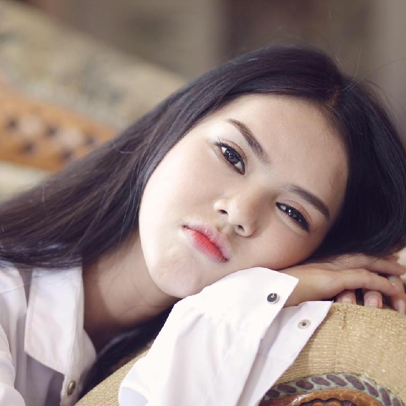 Gương mặt ngây thơ của cô gái này ăn ảnh không kém đàn chị Ngọc Trinh. 