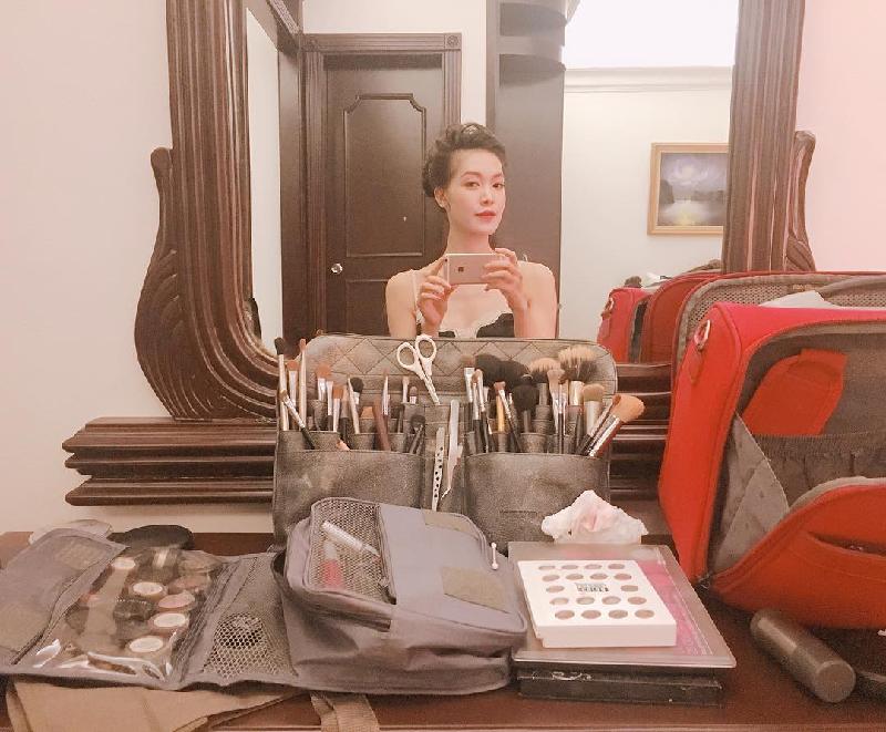 Hậu trường make up của hoa hậu Thùy Dung
