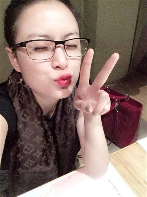 Hoàng Thùy Linh là 