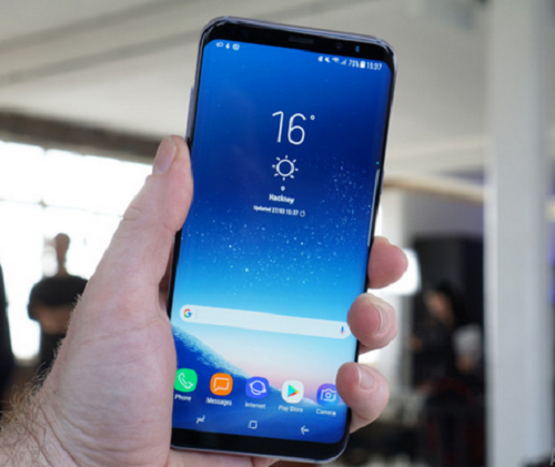 Viền bezel mỏng dính trên Galaxy S8 của Samsung