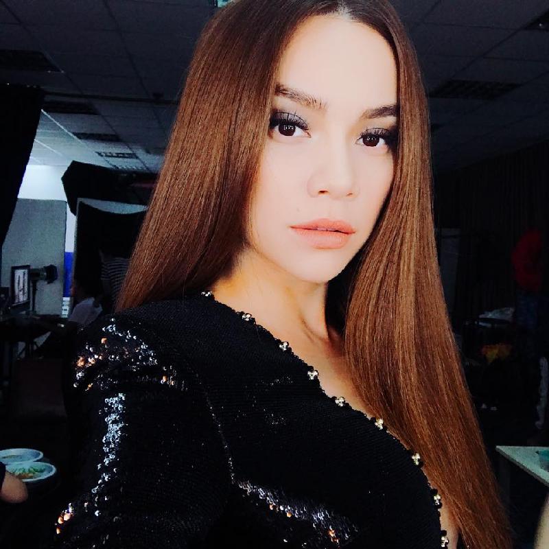 Hà Hồ: 