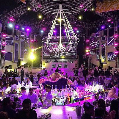 Những quán bar hay hộp đêm đẳng cấp cũng là một nơi được họ ưa thích.