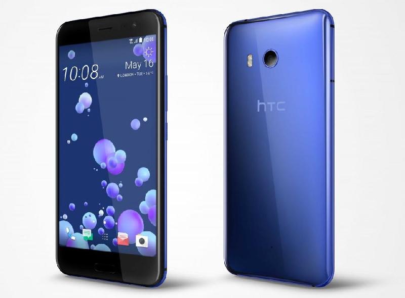 HTC U11 đi kèm với một ngôn ngữ thiết kế ergonomic (công thái học - khoa học nghiên cứu cách thiết kế các trang thiết bị ở nơi làm việc sao cho tạo được sự thoải mái, an toàn, hiệu quả và đạt năng suất cho người sử dụng) và một lớp kính bảo vệ được uốn cong chút ít tạo cảm giác đối xứng, mềm mại.