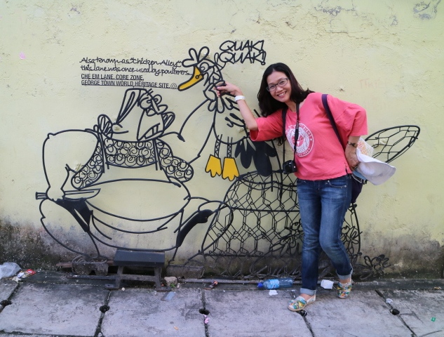 Tranh bằng thép uốn trên phố cổ Goege Town