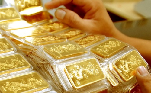 Giá vàng đang giảm sâu, USD tăng