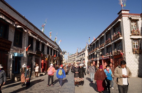 Còn có rất nhiều điểm ấn tượng khác tại Tibet này và Barkhor Street, khu phố đi dạo tham quan là một nơi như thế.