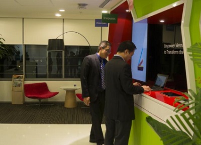 Vợ sinh con lần đầu, chồng làm ở Microsoft được nghỉ 6 tuần
